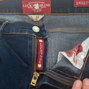 Lucky Brand. Never worn Jeans. Measurements added ! NWOT